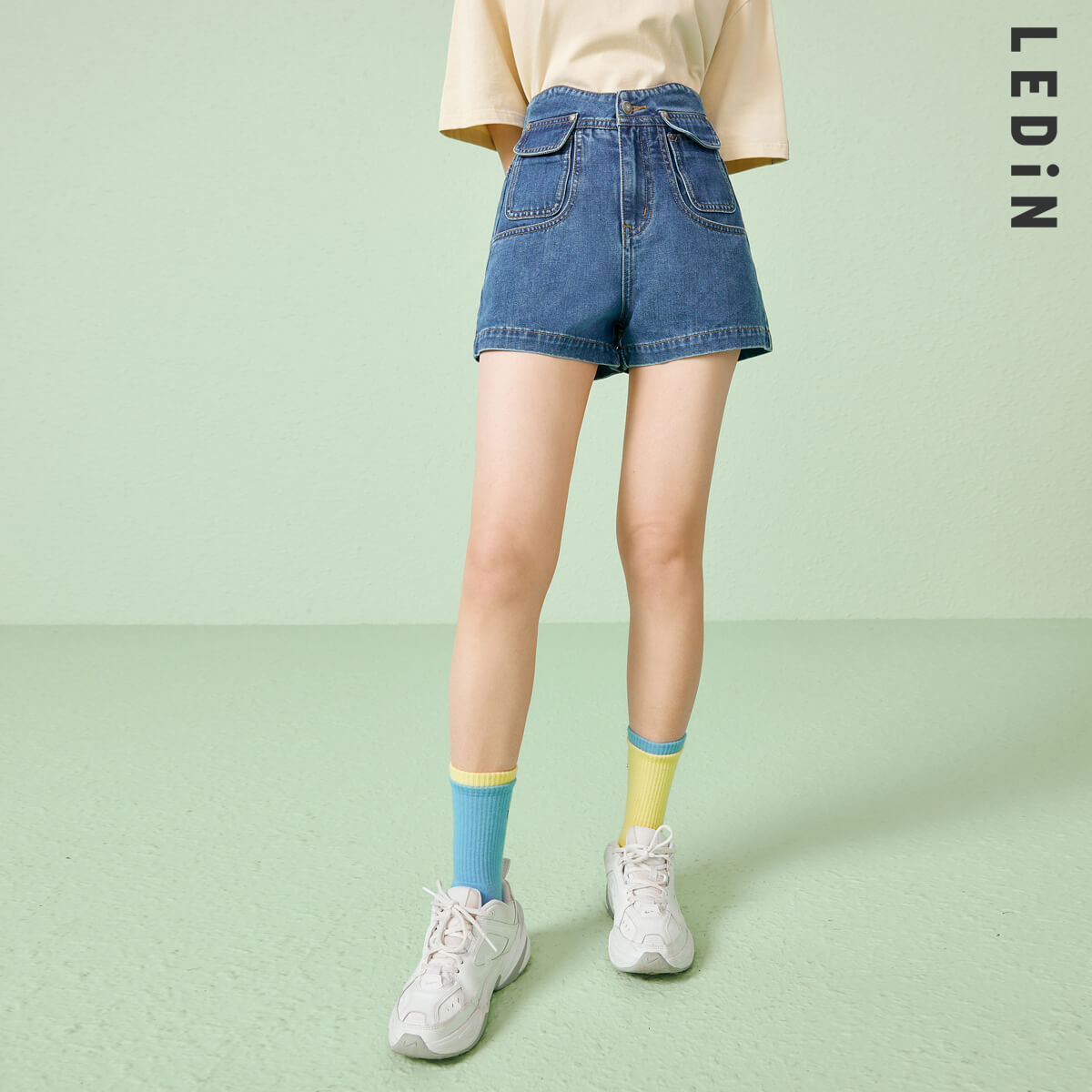 直筒牛仔褲女2021年春季新款褲子女裝童趣花花牛仔褲寬鬆